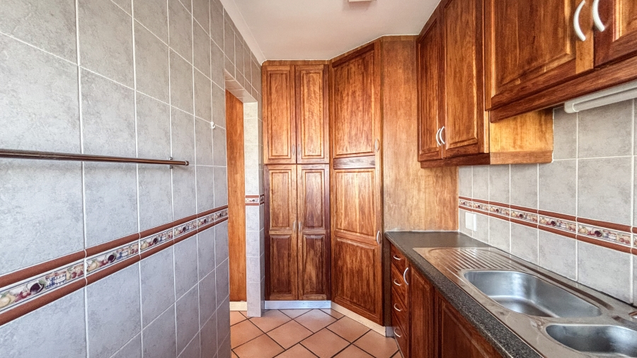 To Let 5 Bedroom Property for Rent in Myburgh Park Western Cape